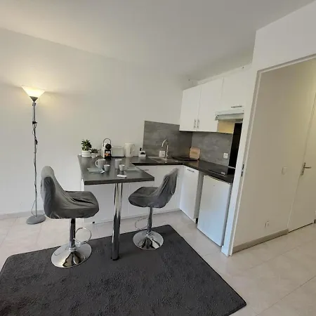Charming Cozy With Sunny Balcony Apartamento