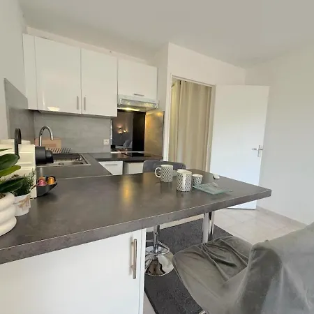Apartamento Charming Cozy With Sunny Balcony