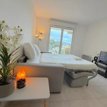 Charming Cozy With Sunny Balcony Apartamento