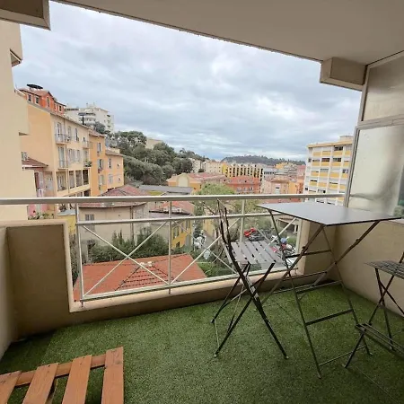 Charming Cozy With Sunny Balcony